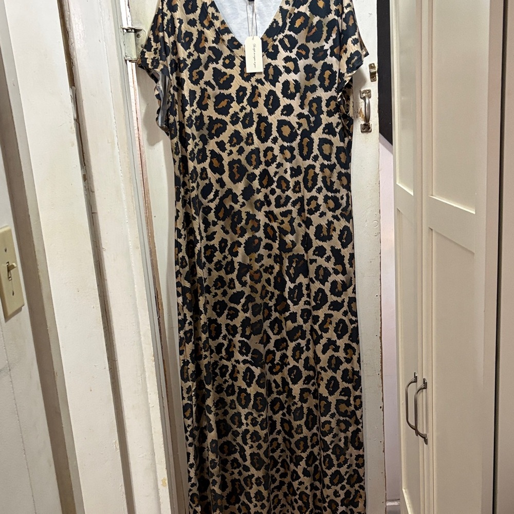 Elegant Leopard Print Maxi Dress